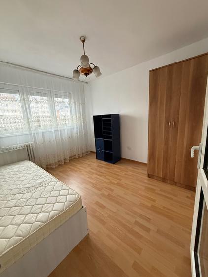 Apartament cu 3 camere decomandat în Dacia