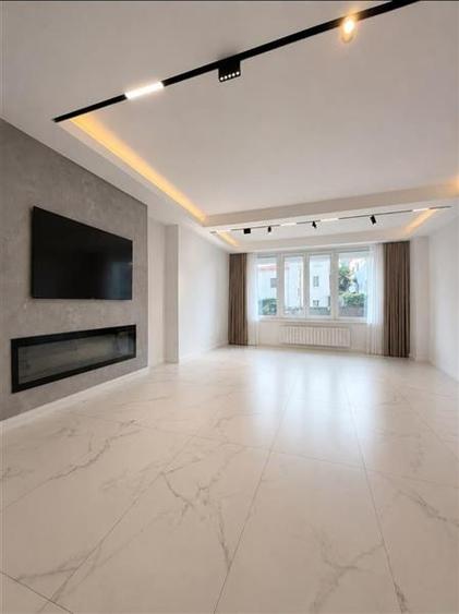 Apartament cu 3 camere decomandat în Dorobanți