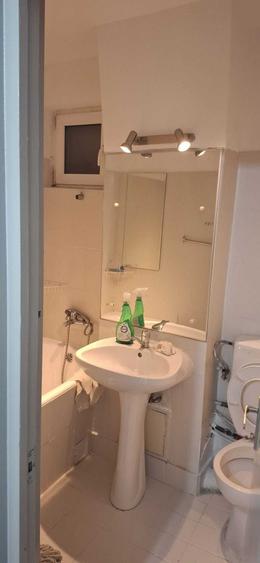 Apartament cu 3 camere semidecomandat în Alexandru Obregia