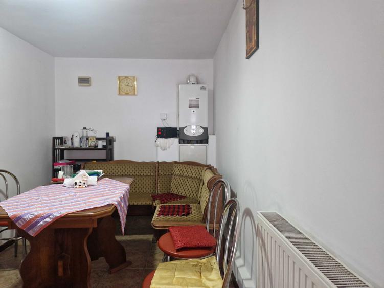 Casă cu 4 camere în Central