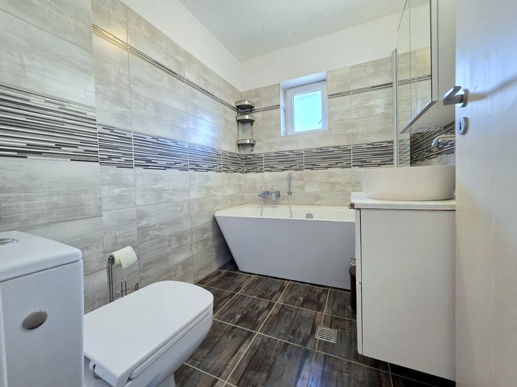 Apartament cu 3 camere decomandat în Theodor Pallady