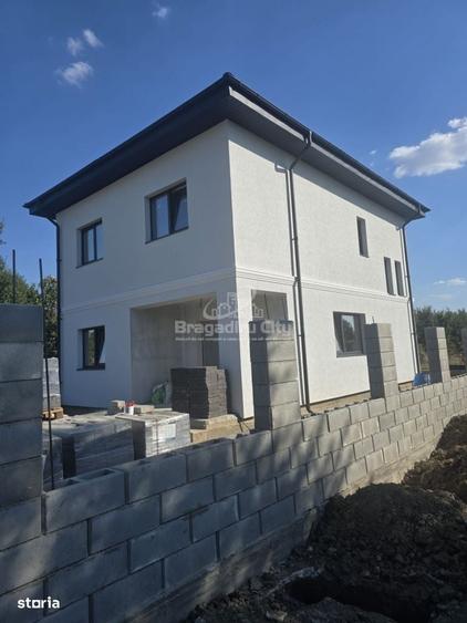 Casă cu 4 camere în Central