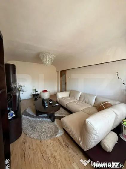 Apartament cu 4 camere, decomandat, zona 9 Mai - 6