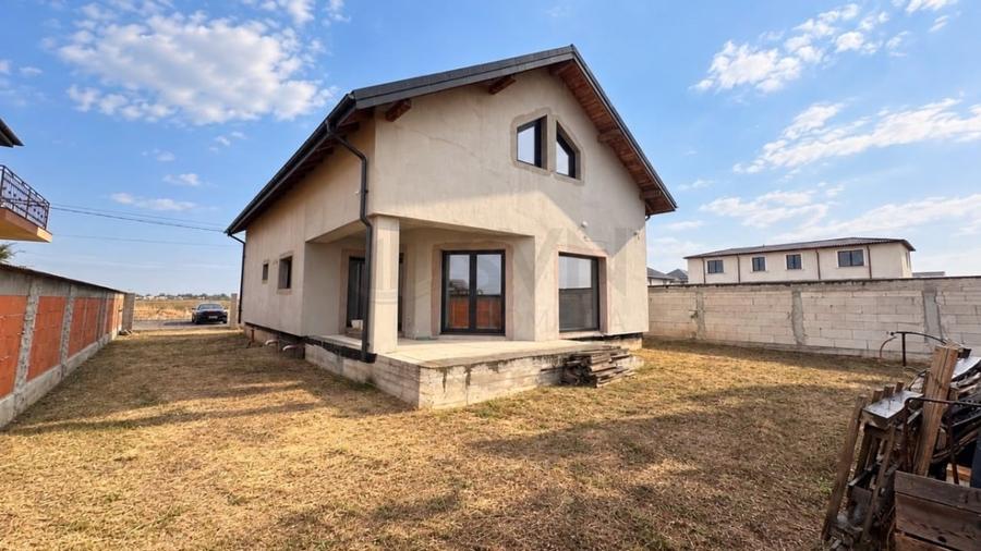 Casă individuală cu 4 camere cu Canalizare în Vidra