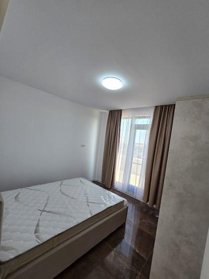 Apartament cu 3 camere semidecomandat în Tunari
