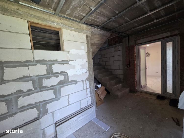 Casă cu 4 camere în Priseaca
