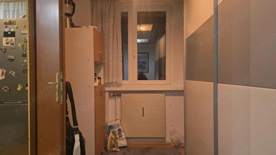 Apartament cu 3 camere semidecomandat în Dacia