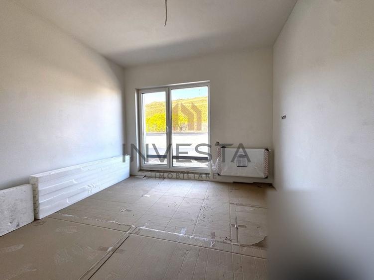 Apartament cu 3 camere semidecomandat în Florești