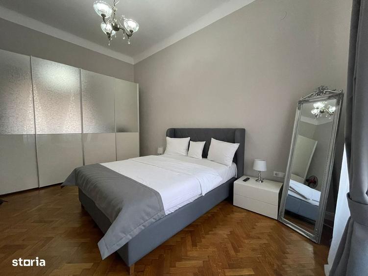 Apartament cu 8 camere decomandat în Exterior Vest