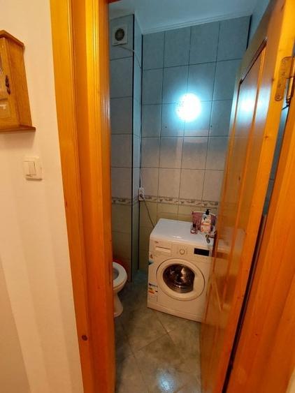Apartament cu 3 camere decomandat, mobilat în Prundu