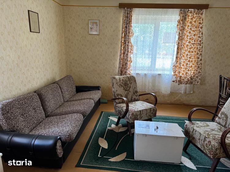 Casă cu 6 camere cu Teren 2271 Mp în Livezile