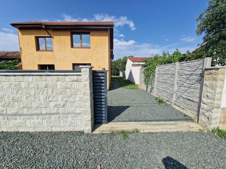 Casă individuală cu 7 camere cu Canalizare în Calea Urseni