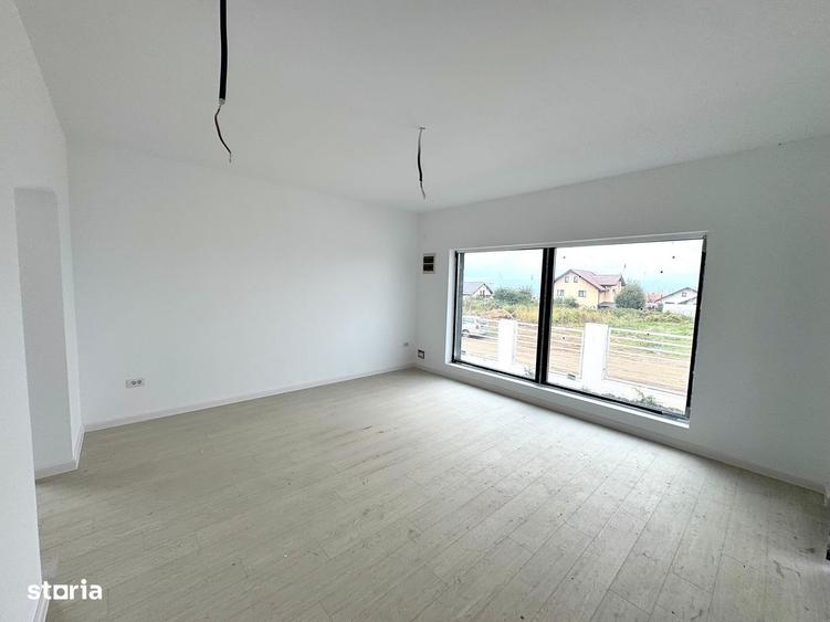 Casă cu 4 camere în Uricani