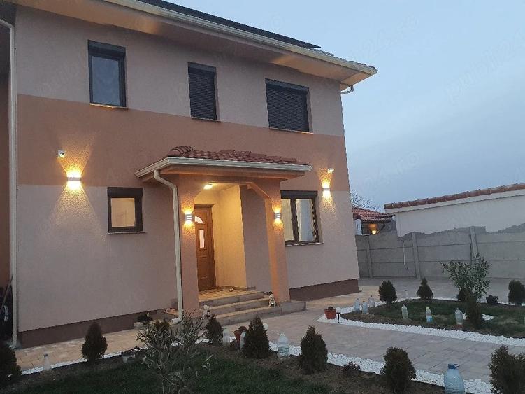 Casă cu Teren 430 Mp în Plopi