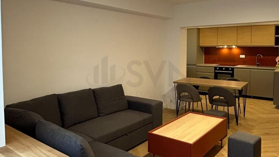 Apartament cu 3 camere decomandat în Victoriei
