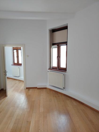 Apartament cu 6 camere decomandat, mobilat în Victoriei