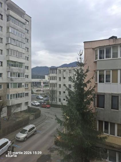 Apartament cu 3 camere decomandat în Astra