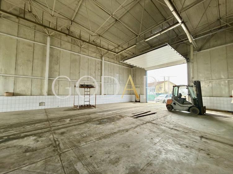 Spațiu comercial, de 1,000 mp, în Central