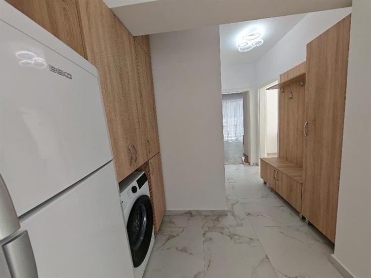 Apartament cu 3 camere decomandat, mobilat în Periferie