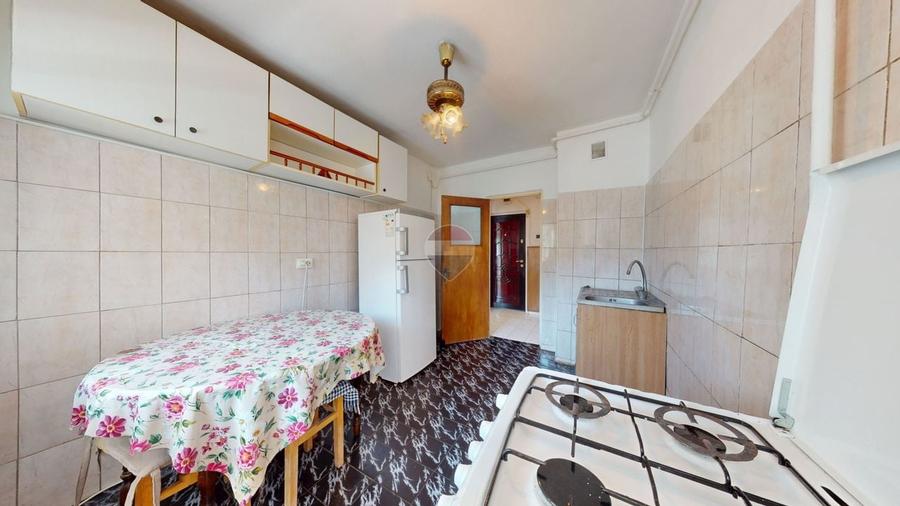 Apartament cu 4 camere decomandat în Răcădău