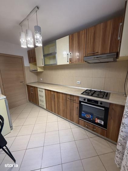 Apartament cu 3 camere decomandat în Tei