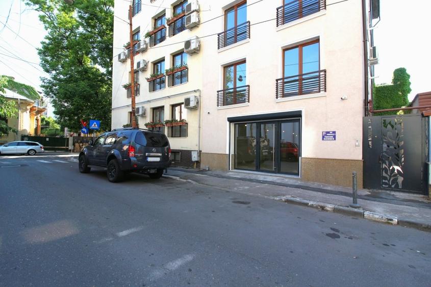 Spațiu comercial, de 67.400001525879 mp, în Dacia