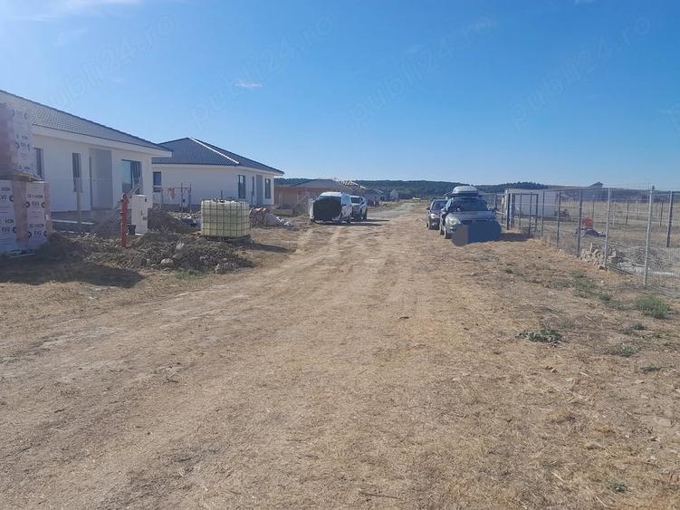 Teren de 821 mp, în Alparea