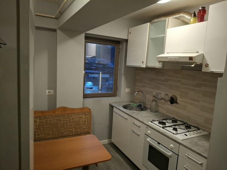 Apartament cu 3 camere decomandat în Vișan