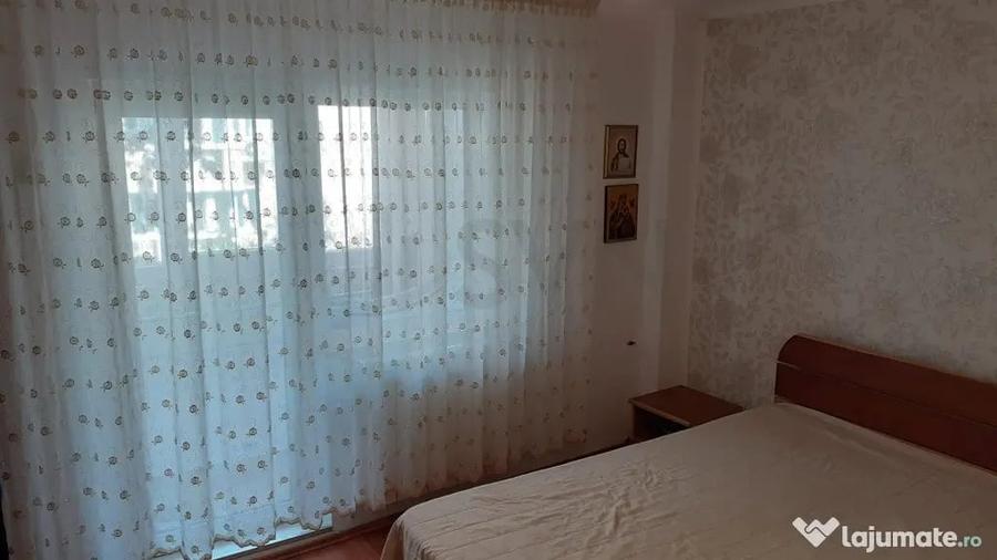 Apartament cu 3 camere decomandat în Nerva Traian