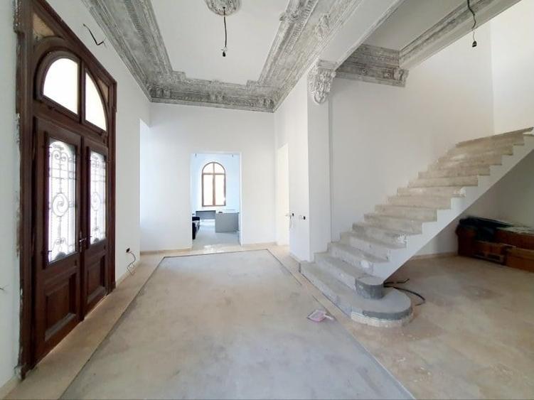 Casă cu 16 camere cu Teren 665 Mp în Universitate