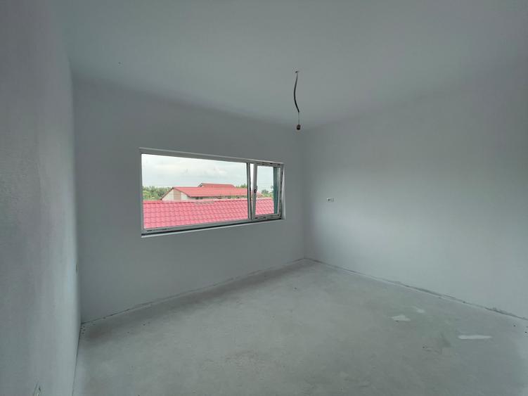 Duplex cu 3 camere cu Canalizare în Plopi