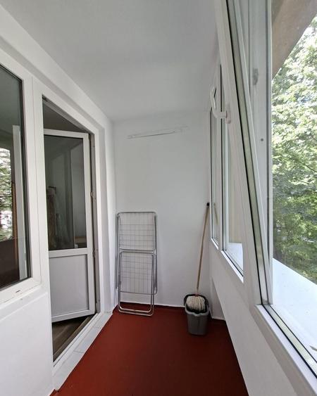 Apartament cu 3 camere semidecomandat în Drumul Taberei