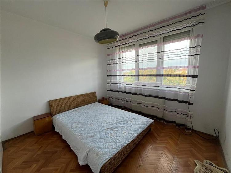 Apartament cu 4 camere semidecomandat în Rogerius