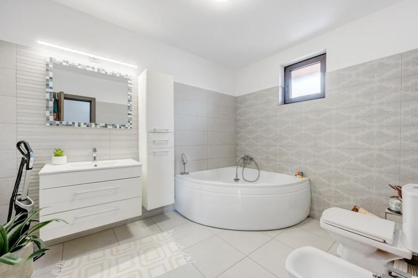 Casă individuală cu 4 camere cu Canalizare în Chiajna