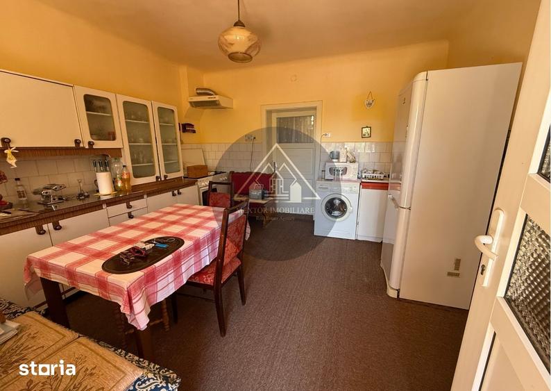 Casă cu 3 camere semidecomandat cu Teren 1002 Mp în Vitrometan