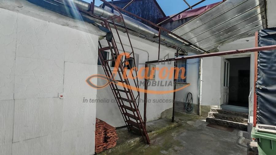 Blumana Proprietate singur in curte,2 corpuri de casa. - 6