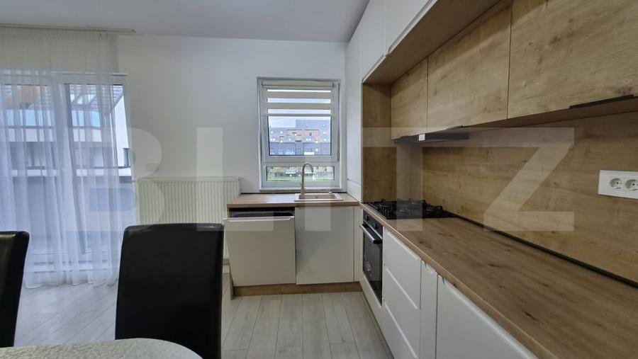 Apartament cu 3 camere decomandat, mobilat în Tractorul