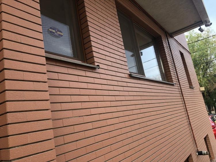 Apartament cu 3 camere decomandat în Sisești