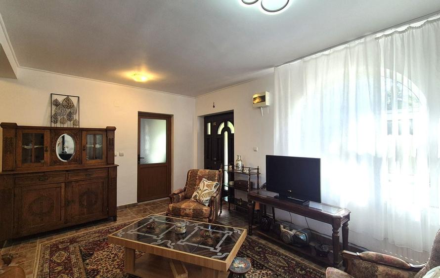 Casă individuală cu 5 camere cu Teren 436 Mp în Central
