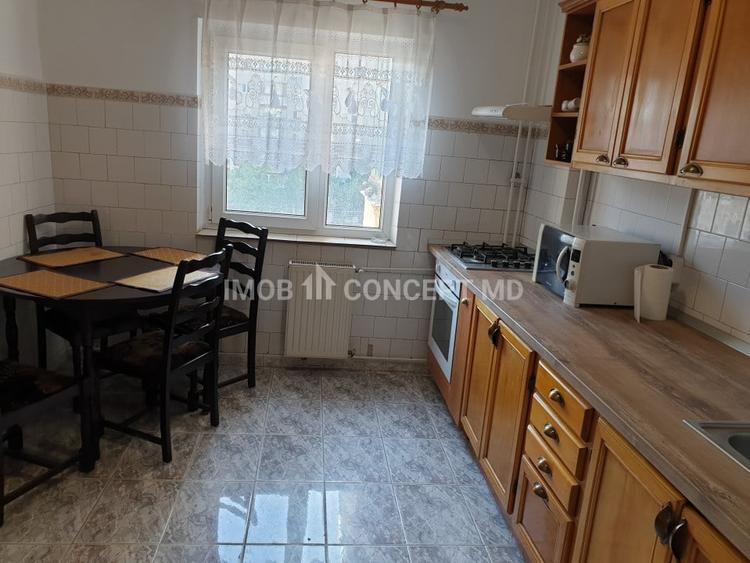Apartament cu 3 camere decomandat, mobilat în Republicii