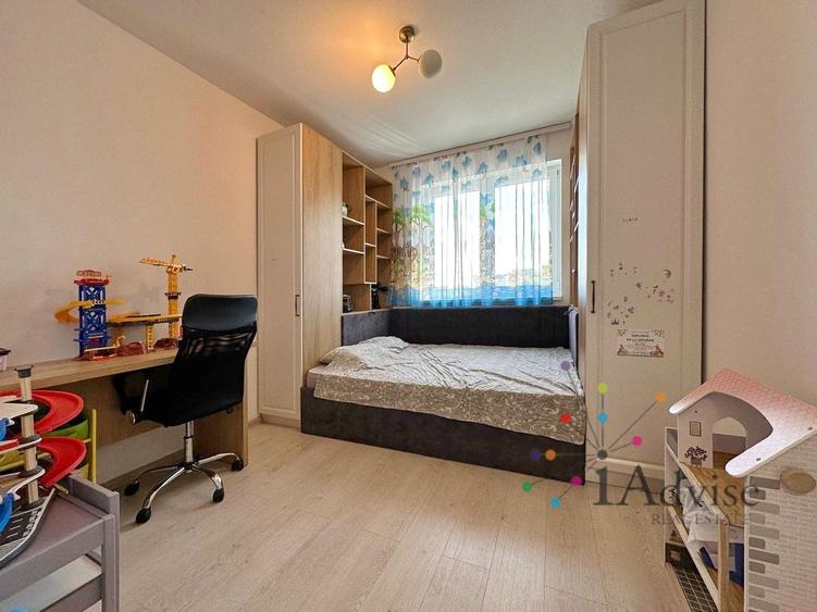 Apartament cu 3 camere, mobilat în Tractorul