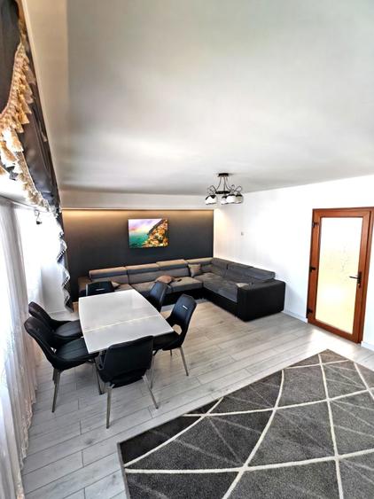 Apartament cu 3 camere decomandat în Alexandriei