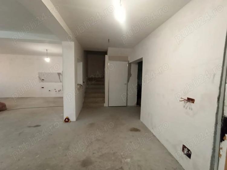 Casă cu 4 camere în Central