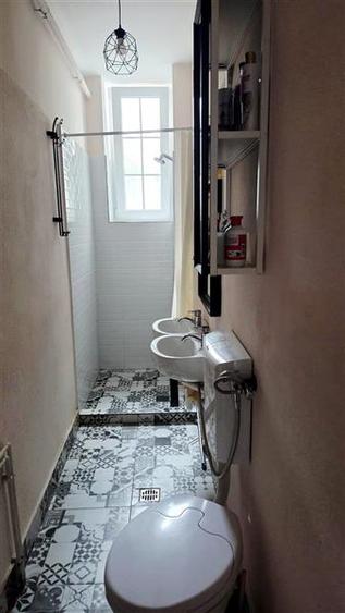 Victoriei-Popa Tatu, Apartament cochet, in vila, 6 camere cu scara interioara, l - 15