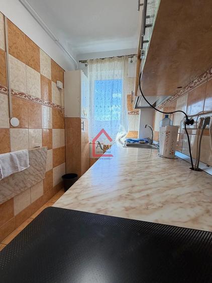 Apartament cu 3 camere decomandat în Filiași