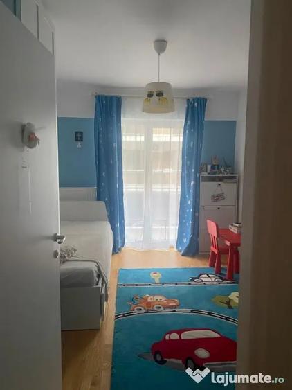 Apartament cu 3 camere semidecomandat în Băneasa