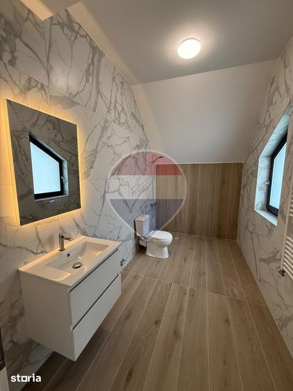 Casă cu 5 camere cu Teren 300 Mp în Central