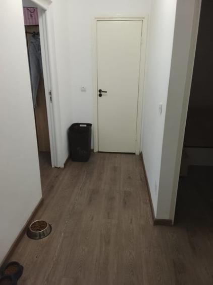 Apartament cu 3 camere semidecomandat în Pajura