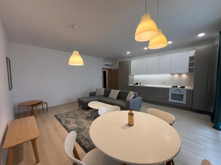 Apartament cu 3 camere decomandat în Floreasca