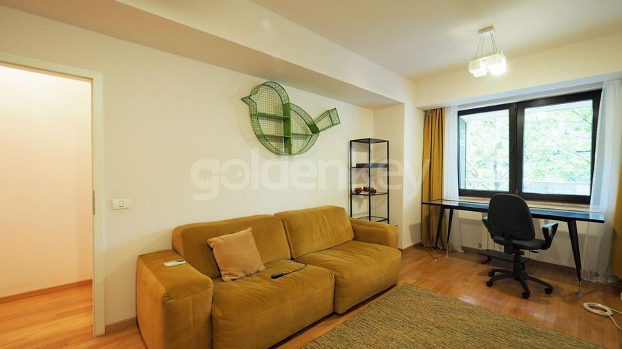Apartament cu 5 camere semidecomandat, mobilat în Șoseaua Nordului